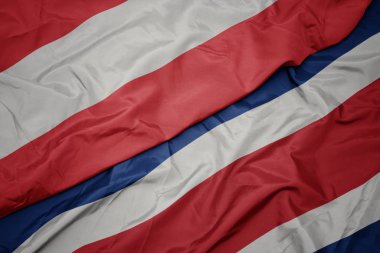 Kosta Rika 'nın renkli bayrağı ve Avusturya' nın ulusal bayrağı sallanıyor..