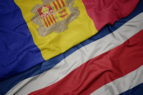 Agitant drapeau coloré de costa rica et drapeau national de l'andorre . — Photo