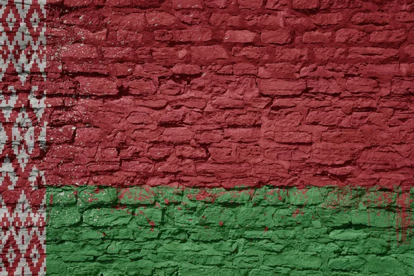 Красочный Раскрашенный Большой Национальный Флаг Беларуси Массивной Старой Кирпичной Стене — стоковое фото