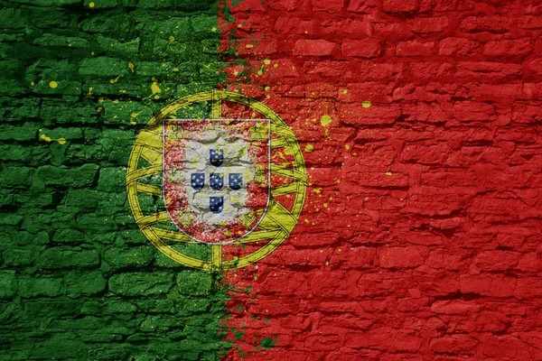 Красочный Раскрашенный Большой Национальный Флаг Португалии Массивной Старой Кирпичной Стене — стоковое фото