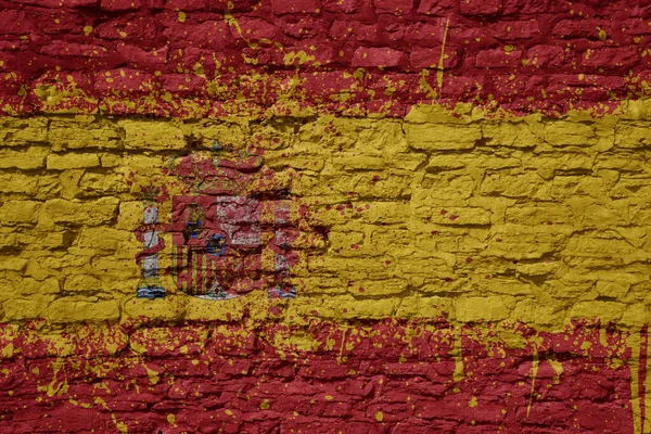 Colorido Pintado Grande Bandeira Nacional Espanha Uma Enorme Parede Tijolo — Fotografia de Stock