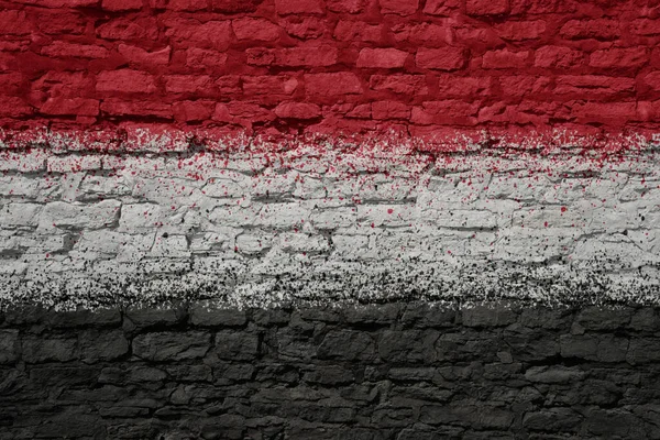 Colorato Dipinto Grande Bandiera Nazionale Yemen Massiccio Muro Mattoni Vecchio — Foto Stock