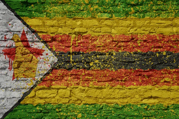 Colorido Pintado Gran Bandera Nacional Zimbabwe Una Pared Ladrillo Viejo — Foto de Stock