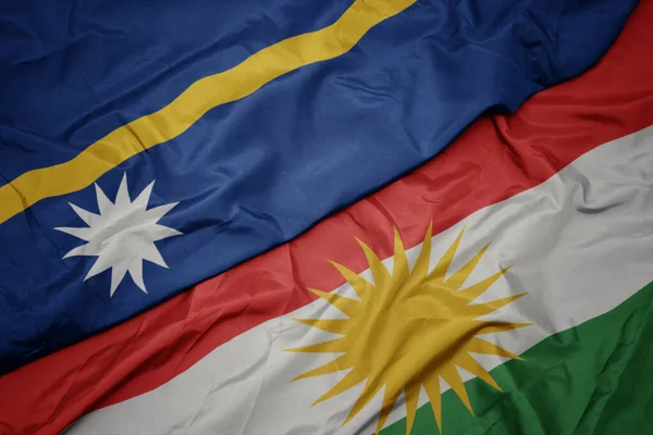Mávající Barevnou Vlajkou Kurdistánu Státní Vlajkou Nauru Makro — Stock fotografie