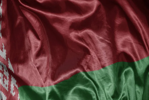 Размахивая Красочным Сияющим Большим Национальным Флагом Беларуси Шелковистой Текстуре — стоковое фото