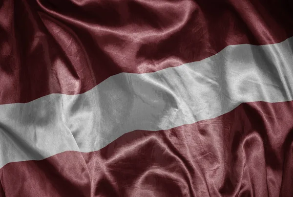 Machanie Kolorowe Świecące Dużą Flagę Narodową Łotwy Jedwabistą Teksturę — Zdjęcie stockowe