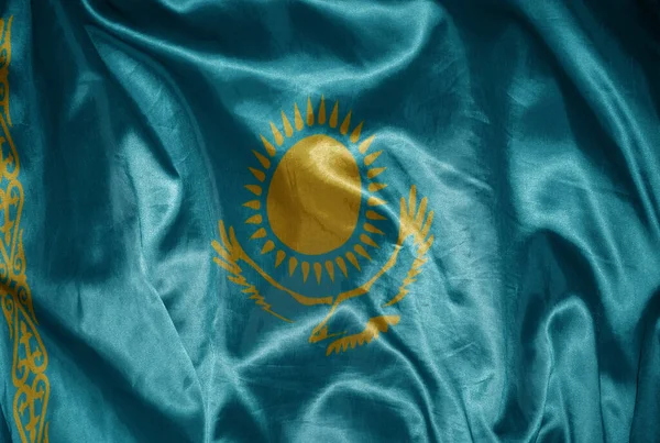 Sventolando Bandiera Nazionale Lucente Colorata Kazakhstan Una Struttura Seta — Foto Stock