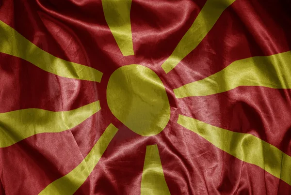 Peksi Bir Dokuda Sallanan Renkli Büyük Ulusal Bir Macedonia Bayrağı — Stok fotoğraf