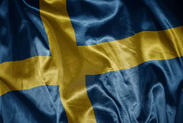 Zwaaiende Kleurrijke Glanzende Grote Nationale Vlag Van Zweden Een Zijdeachtige — Stockfoto