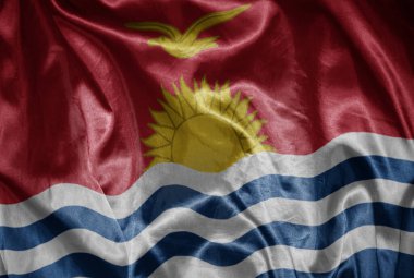 Kiribati 'nin renkli, büyük ulusal bayrağını ipeksi bir dokuda sallıyordu.