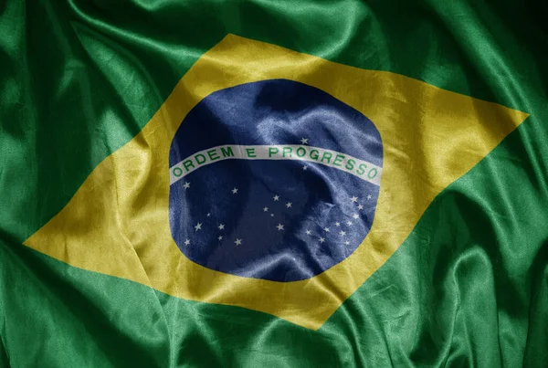 Schwenken Bunt Leuchtende Große Nationalflagge Brasiliens Auf Einer Seidigen Textur — Stockfoto