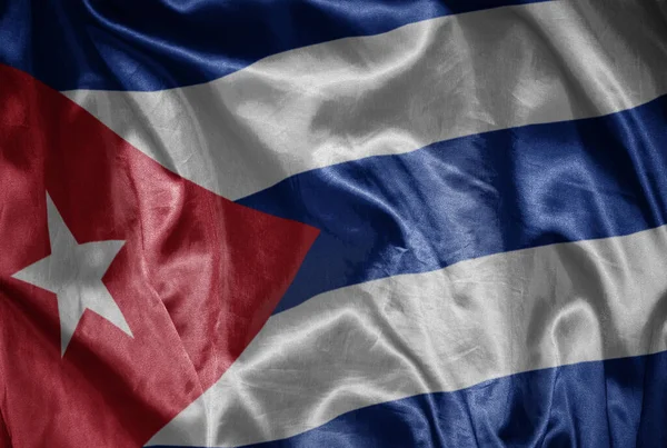 Zwaaiende Kleurrijke Glanzende Grote Nationale Vlag Van Cuba Een Zijdezachte — Stockfoto