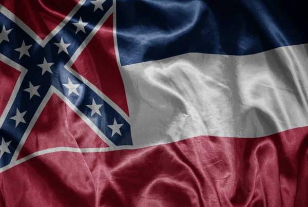 Acenando Colorido Brilhando Grande Bandeira Mississippi Estado Uma Textura Sedosa — Fotografia de Stock