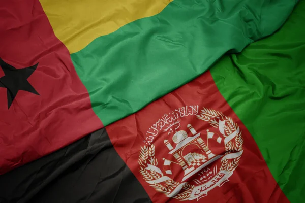 아프가니스탄에 깃발과 기니비사우의 국기를 흔들고 — 스톡 사진