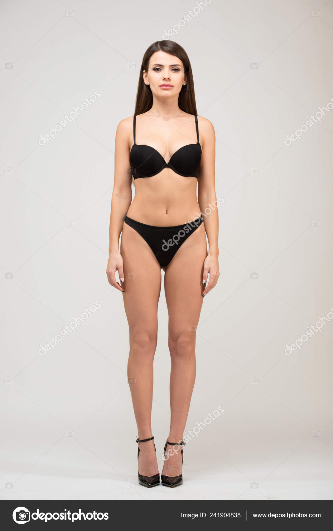 Mujeres en cheap ropa interior morenas