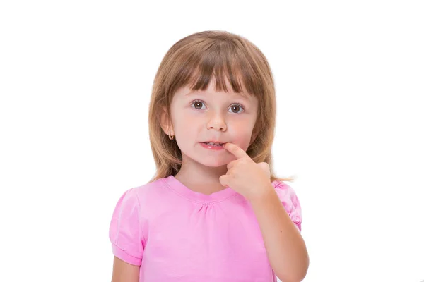 Menina Bonito Anos Idade Camiseta Rosa Mantém Dedos Boca Morde — Fotografia de Stock