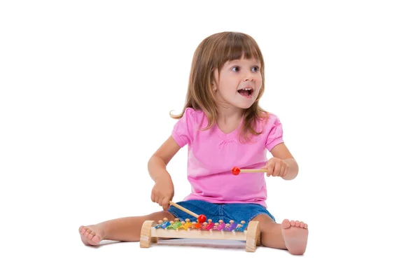 Schattige Lachende Vrolijke Positieve Meisje Jaar Oude Spelen Met Muziekinstrument — Stockfoto