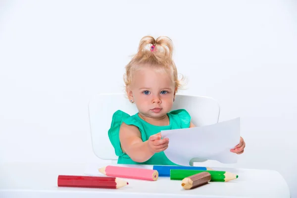 Carino Bambina Bionda Anno Sta Disegnando Con Grandi Matite Colorate — Foto Stock