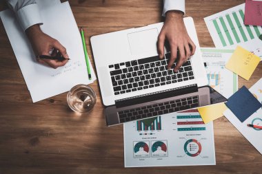 Grafik iş finansal veri analizi grafiği.