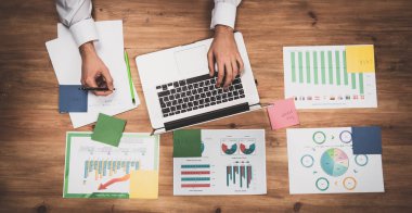 Grafik iş finansal veri analizi grafiği.