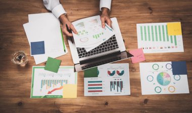 Grafik iş finansal veri analizi grafiği.