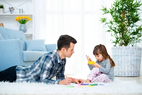 Padre Figlia Piccola Avendo Tempo Famiglia Qualità Insieme Casa Papà — Foto Stock