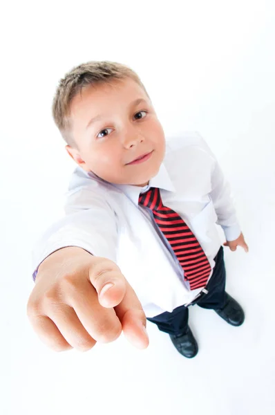 Niedlicher Teenager in weißem Schulhemd und Krawatte, der mit dem Finger auf einen weißen isolierten Hintergrund zeigt. — Stockfoto