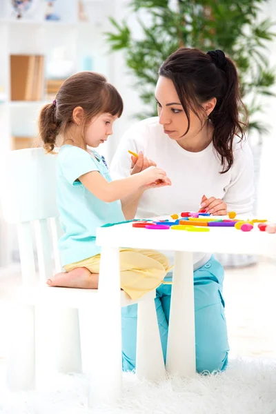 Mother helps a little daughter to sculpt figurines from plasticine. Children's creativity. Happy family — Stock Photo, Image
