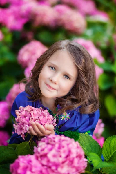 Brunette Girl Blue Dress Ethnic Embroidery Garden Pink Hydrangeas Little — Stock Photo, Image