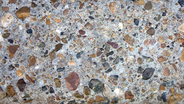 Arkaplan Olarak Çimentoda Çok Renkli Çakıl Taşları Bulunan Kenarın Doku — Stok fotoğraf