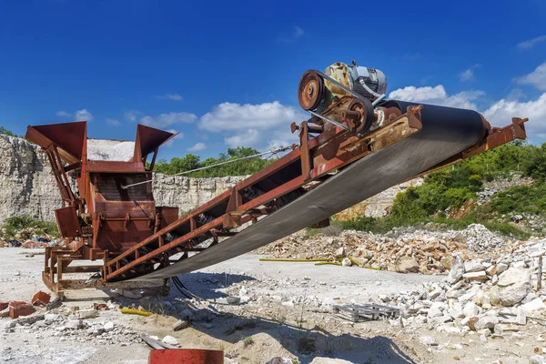 Eski paslı kırma makinesi — Stok fotoğraf