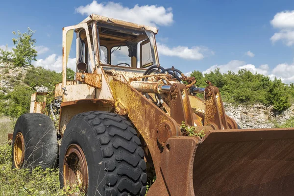 Yellow cracked excavator — 스톡 사진