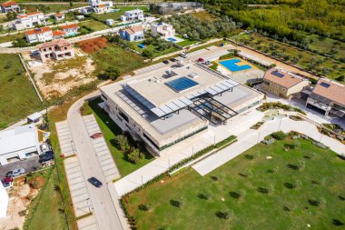 VODNJAN, CROATIA - 6 Ekim 2020 - Infobip küresel bilişim şirketi Infobip 'in tüm tesisleri, hava manzarası, Istria, Hırvatistan