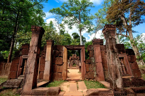 Path Ancient Khmer Castle Gate Angkor Wat Siem Reap Cambodia — Stock Photo, Image