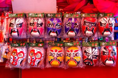 Çin savaşçı maskesi 1 Aralık 2016 'da Tayland' ın Udon Thani kentinde Tayland-Çin Kültür Merkezi Eğitim Müzesi 'nde sergilendi.