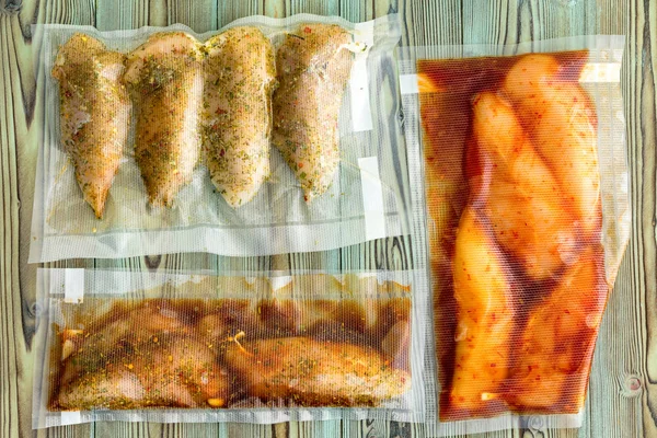 Porzioni Confezionate Sottovuoto Petto Pollo Magro Con Marinate Assortite Condite — Foto Stock