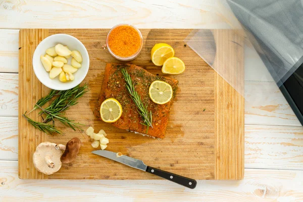 Preparazione Salmone Cena Sous Vide Con Aglio Rosmarino Limone Gochujang — Foto Stock