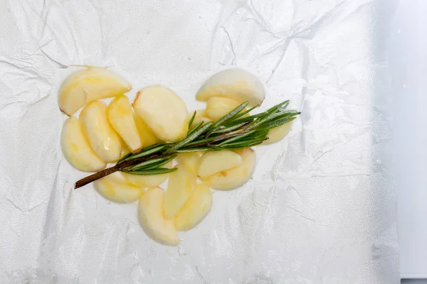 Fresh Whole Garlic Cloves Rosemary Cooking Immersed Water Plastic Sealed — Stock Photo, Image