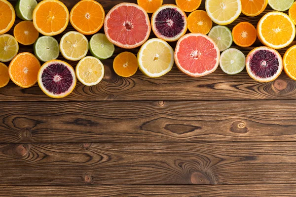 Borda Superior Frutas Cítricas Maduras Cortadas Coloridas Com Laranjas Toranja — Fotografia de Stock