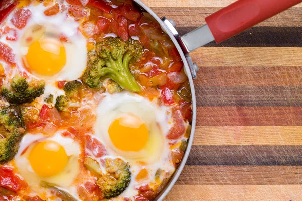 Spicy Shakshuka Broccoli Tomato Onions Chili Pepper Poached Eggs Pan — Stock Photo, Image