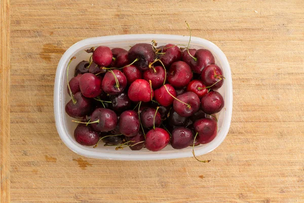 Punnet Filled Fresh Whole Ripe Red Summer Cherries Placed Center — Stock Photo, Image