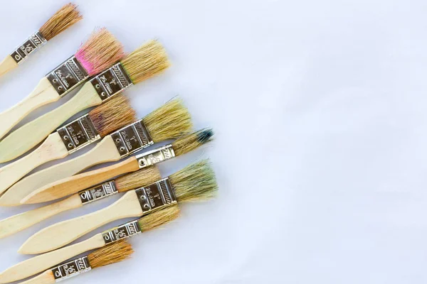 Boya fırçaları karşı beyaz kağıt kopya alanı sanat için hazır ile kullanılan