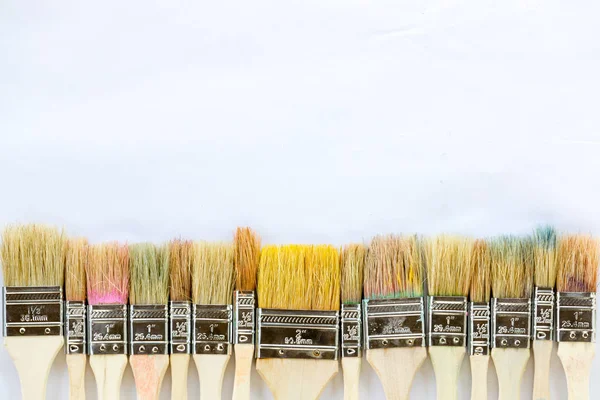 Used Brushes Arranged Row White Background Copy Space — Stock Photo, Image