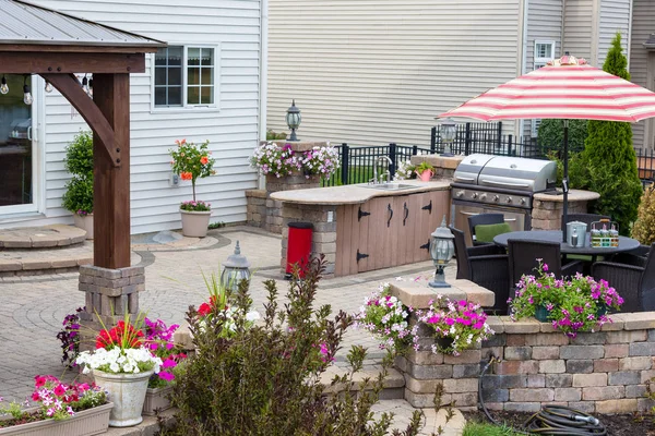 Summer Flowers Upscale Brick Patio Wooden Gazebo Outdoor Kitchen Bbq — Stock Photo, Image