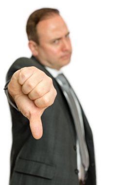 Rahatsız, öfkeli iş adam vermek thumbs aşağı