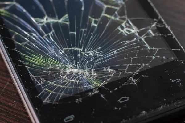 Parte de la pantalla del teléfono roto. Grietas en el vidrio del teléfono inteligente — Foto de Stock
