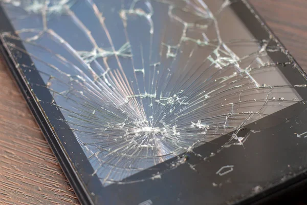 Parte de la pantalla del teléfono roto. Grietas en el vidrio del teléfono inteligente — Foto de Stock