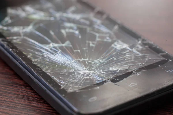 Parte de la pantalla del teléfono roto. Grietas en el vidrio del teléfono inteligente — Foto de Stock