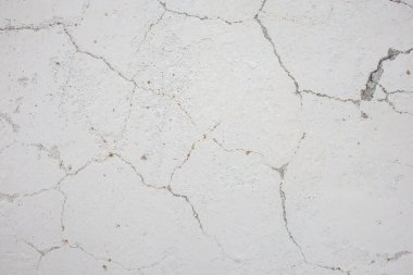 Çatlaklarla boyanmış beyaz bir duvar dokusu