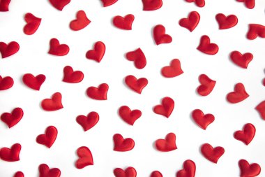 Beyaz yalıtım zemin üzerine kırmızı kalpler desen. St Sevgililer günü kartı